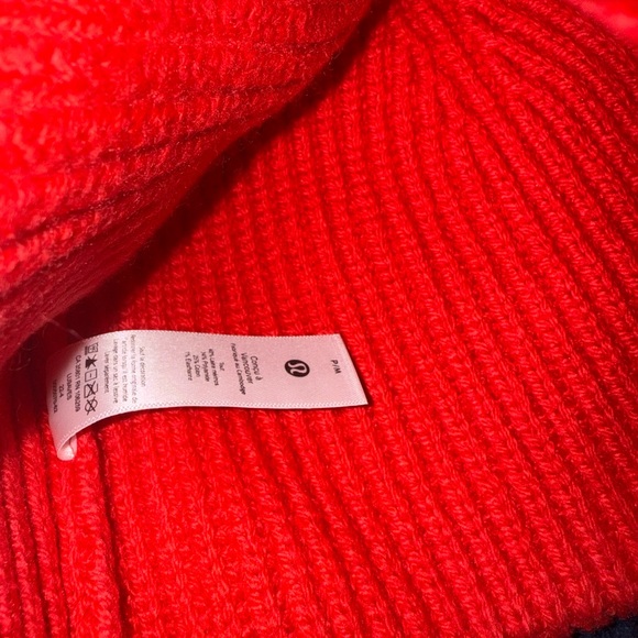 lululemon close-fit wool blend ribbed knit beanie - Picture 3 of 3